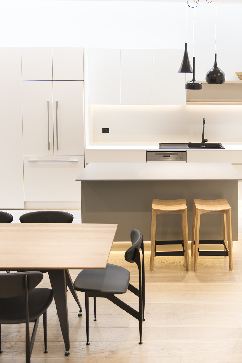 natasha_walker_interiors_timeless_interior_design_melbourne_elwood_carlton_contemporary_home_beautiful_pattern_texture_natural_modern__kitchen_living_area_meals_7