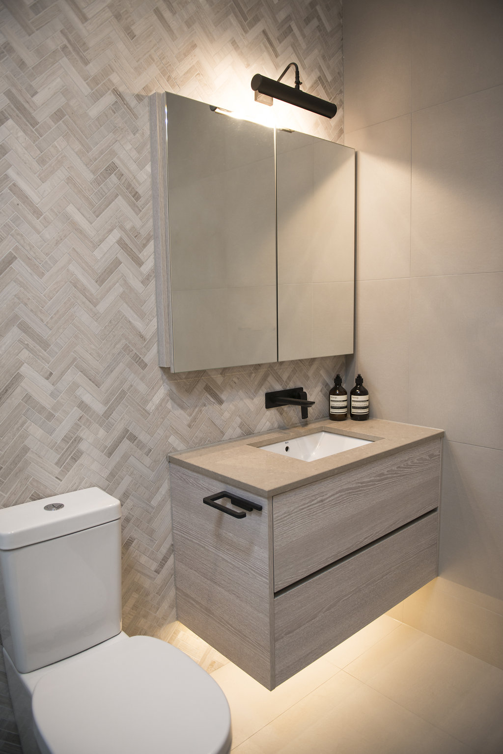 natasha_walker_interiors_timeless_interior_design_melbourne_elwood_carlton_contemporary_home_beautiful_pattern_texture_natural_modern_bathroom_10