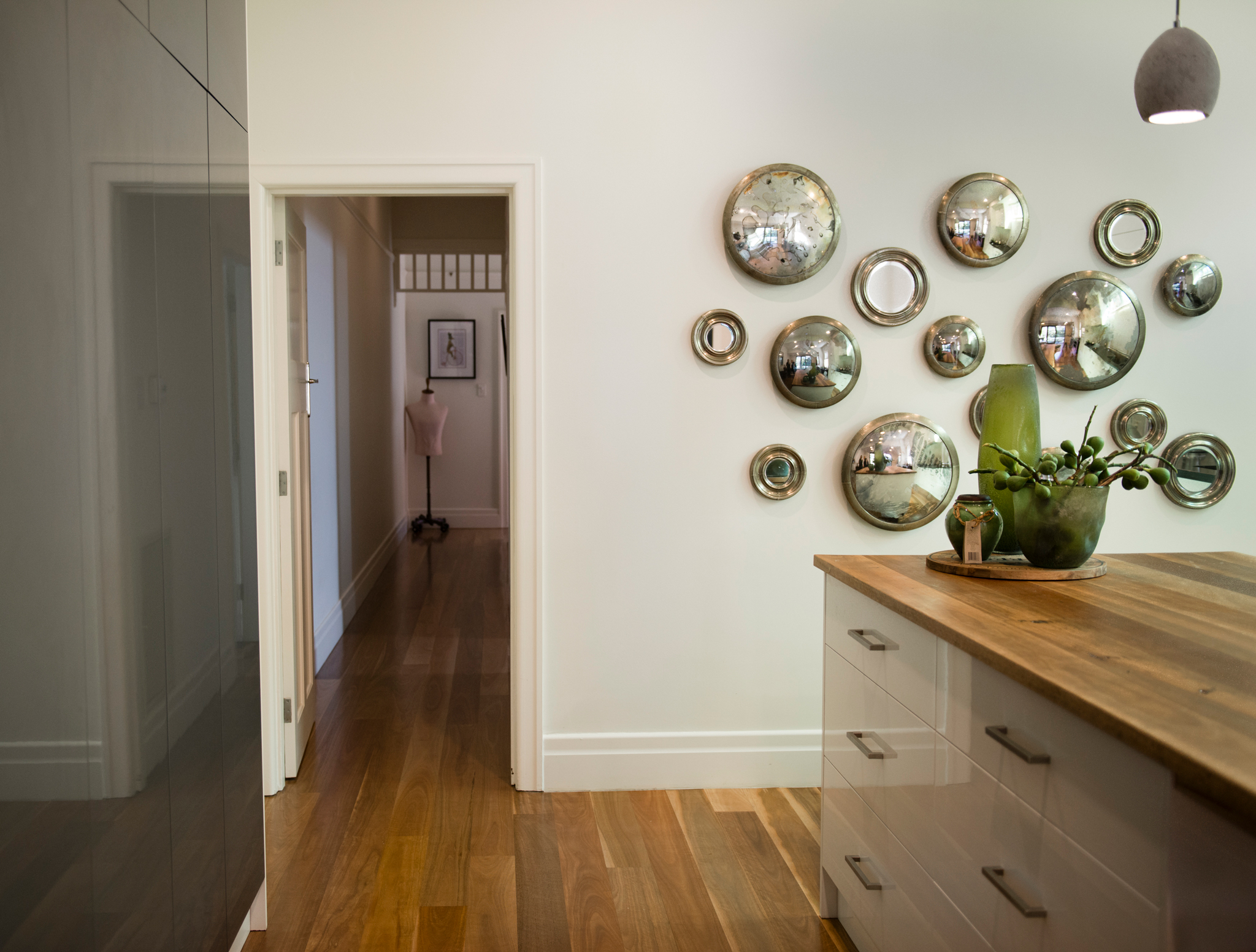 natasha_walker_interiors_timeless_interior_design_melbourne_elwood_home_elegant_aesthetic_kitchen_hallway_13