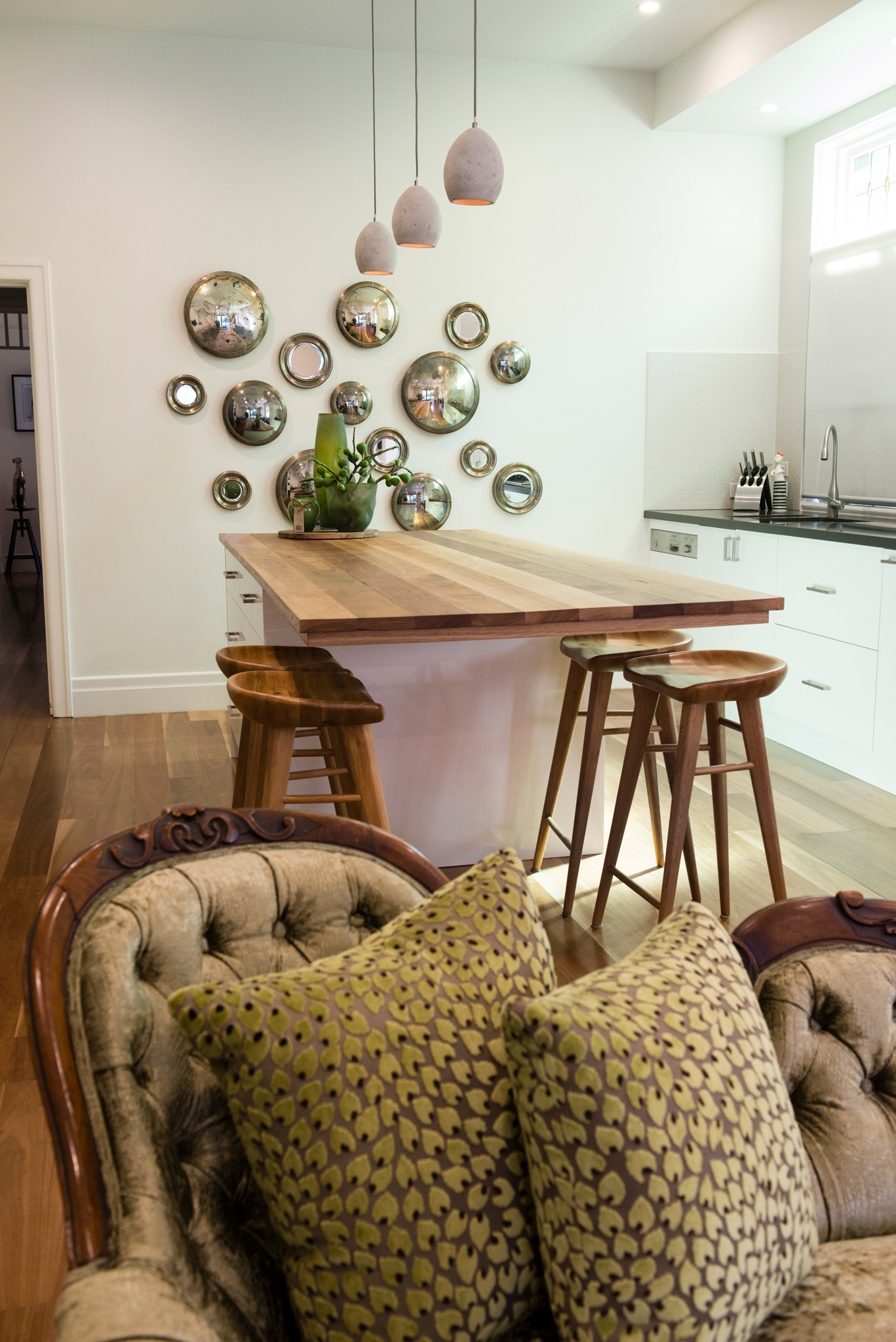 natasha_walker_interiors_timeless_interior_design_melbourne_elwood_home_elegant_aesthetic_living_area_kitchen_2