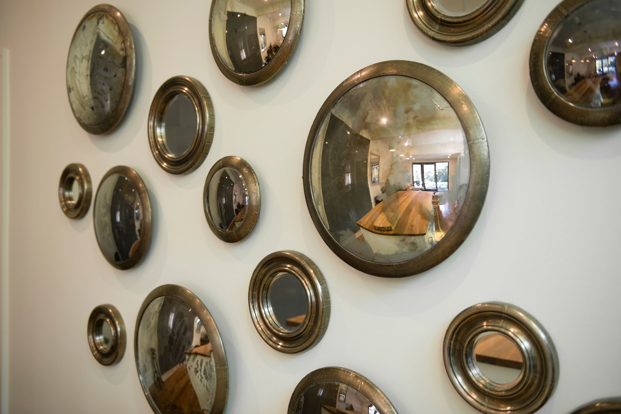 natasha_walker_interiors_timeless_interior_design_melbourne_elwood_home_elegant_aesthetic_mirrror_feature_decoration_5