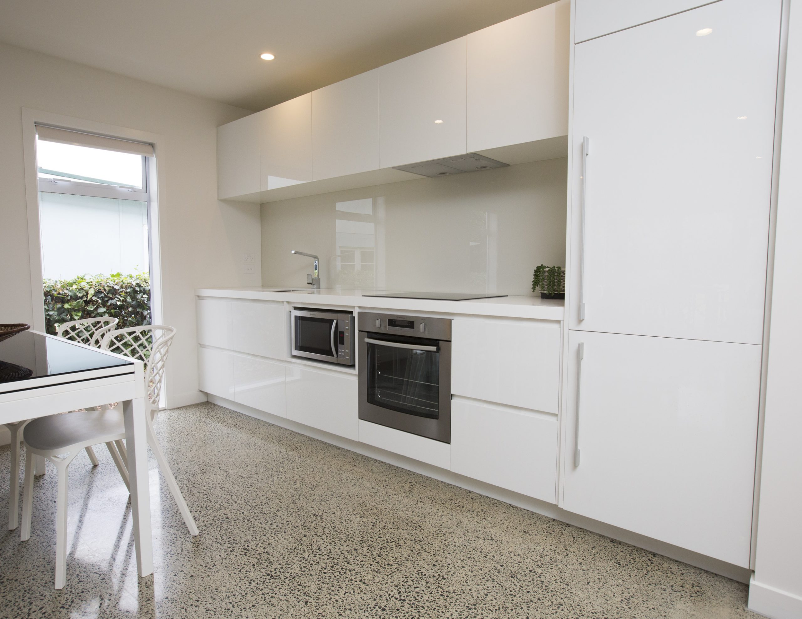 Timeless coastal kitchen at Sorrento Beach House designed by Natasha Walker Interiors in Melbourne