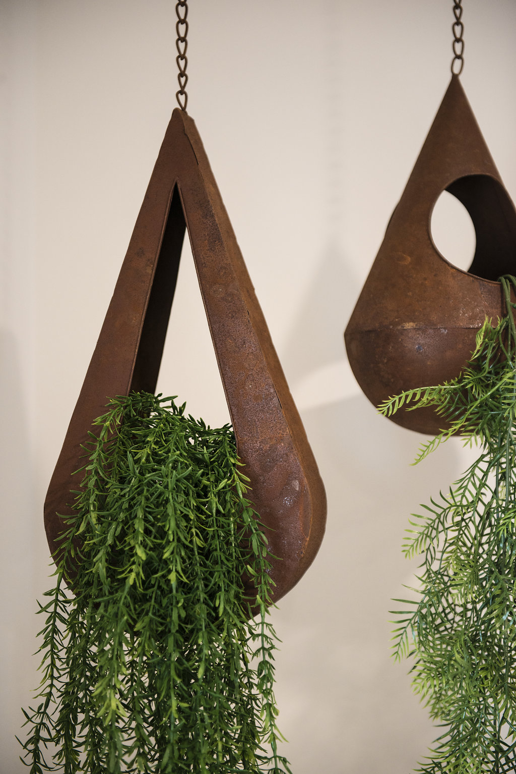 natasha_walker_interiors_timeless_interior_design_melbourne_elwood_point_coook_home_stylish_modern_living_decoration_detail_hanging_planter_15